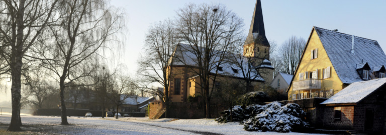 Kirche und Pfarrhaus 
