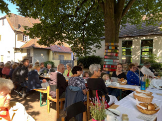 Feierabendmahl auf dem Kirchhof 2023